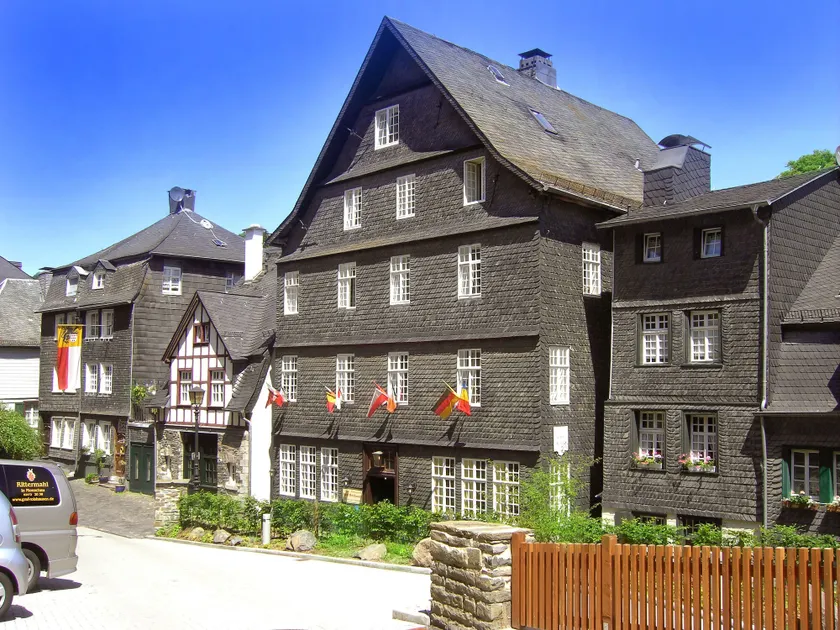 Hotel Graf Rolshausen - Image 1
