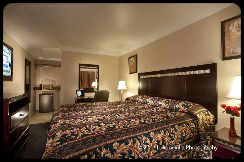 Crystal Lodge Motel - Image 1