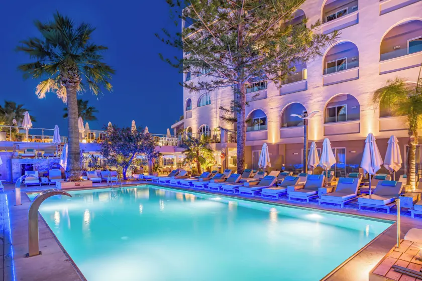 Glaros Beach Hotel - Image 1
