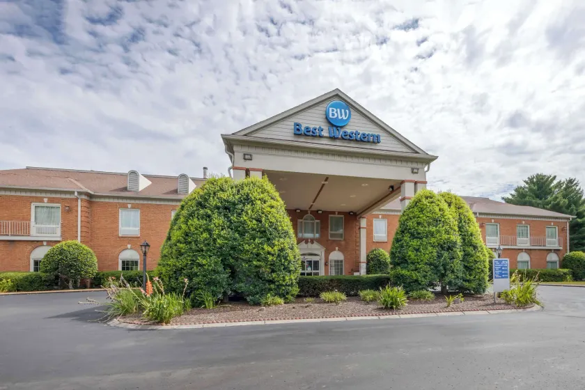 Best Western Spring Hill Inn & Suites - Image 1
