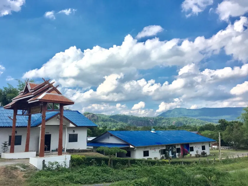 นาหินลาดรีสอร์ท Nahinlad Resort - Image 1