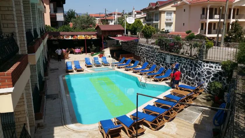 Özlem  1 Apart - Image 1