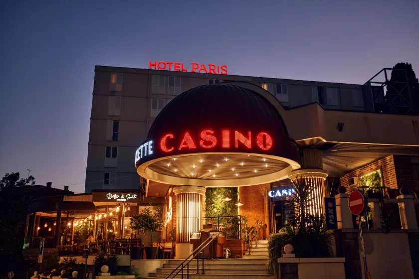 Hotel Paris - Image 1
