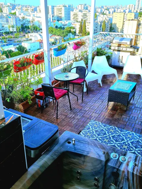 Avi's place - Image 1