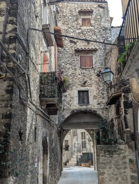 Charming Mountain Retreat in Pacentro, Italy - Image 1
