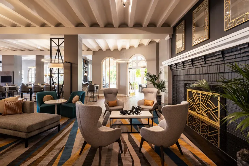 Crowne Plaza Phoenix - Chandler Golf Resort by IHG - Lobby