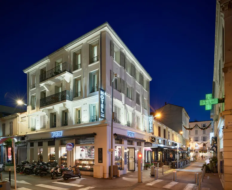 Hôtel des Congrès et Festivals - Image 1