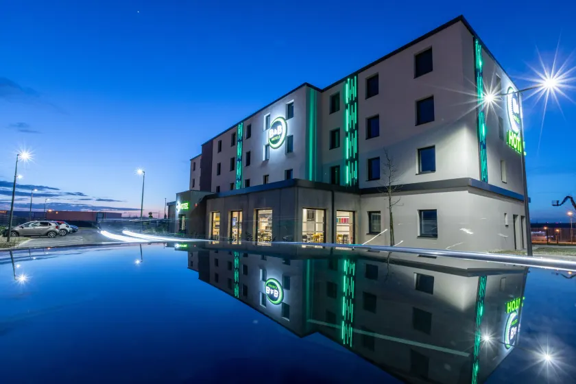 B&B HOTEL Troyes Magasins d'usine - Image 1