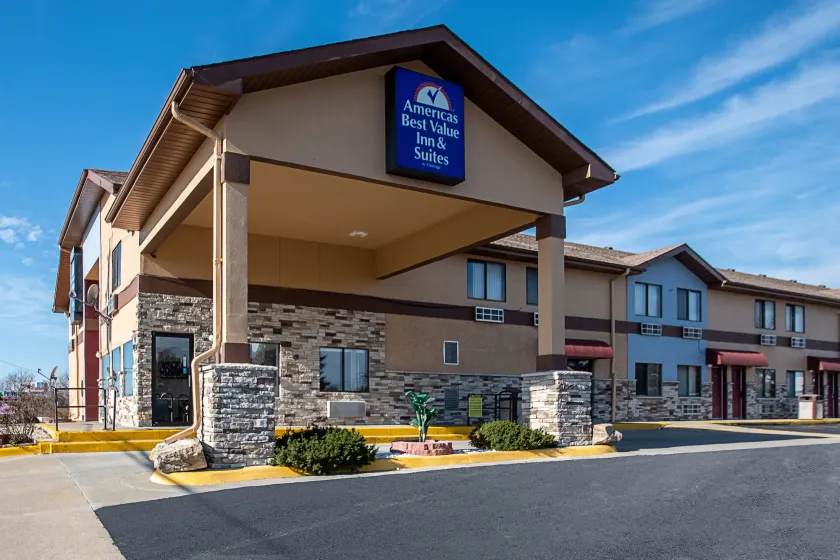 Americas Best Value Inn & Suites Harrisonville - Image 1