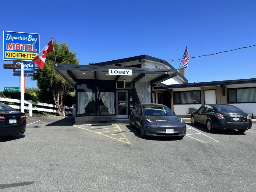 Departure Bay Motel - Image 1