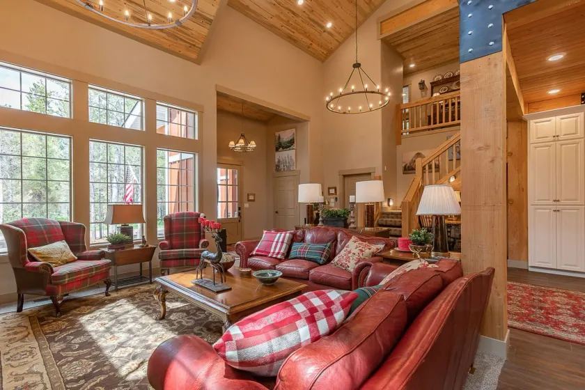 Uncle Chris Cabin by KABINO Air Conditioning Smart TVs Chefs Kitchen Spacious WiFi Grill Bills Island Reservoir Fishing - Image 1