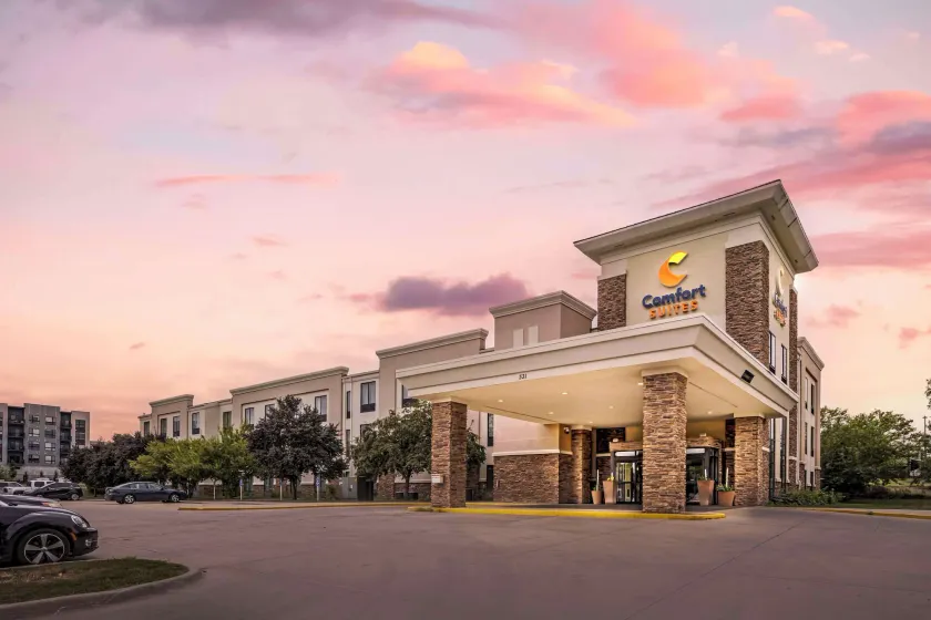 Comfort Suites East Lincoln - Mall Area - Image 1