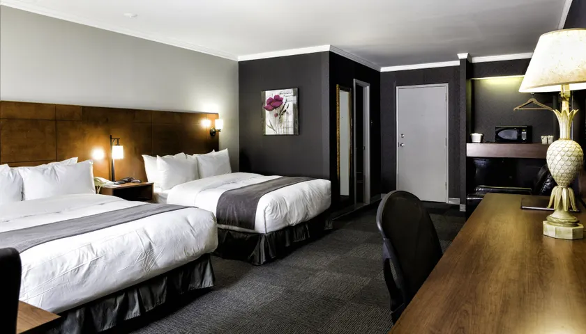 Hotel-Motel Coconut - Image 1