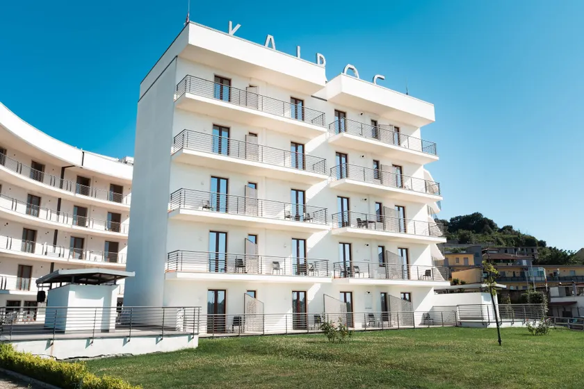 Kairos Hotel - Image 1