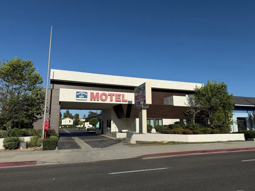 Harbor Bay Inn - Image 1