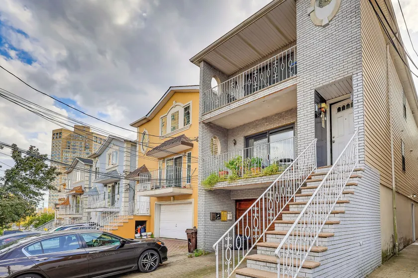Easy NYC Commute: Getaway Near Metlife Stadium! - Image 1