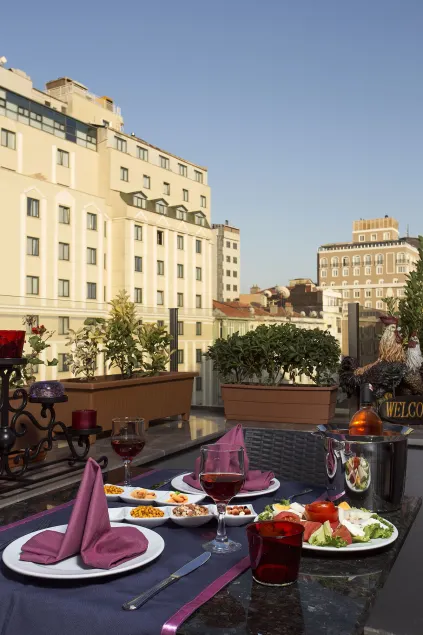 Taximist Hotel - Image 1