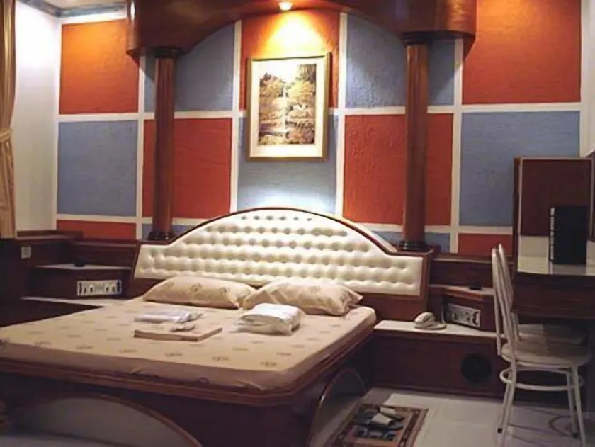 North Palace Hotel - Image 1