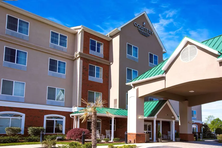 Country Inn & Suites by Radisson, Wilson, NC - Image 1