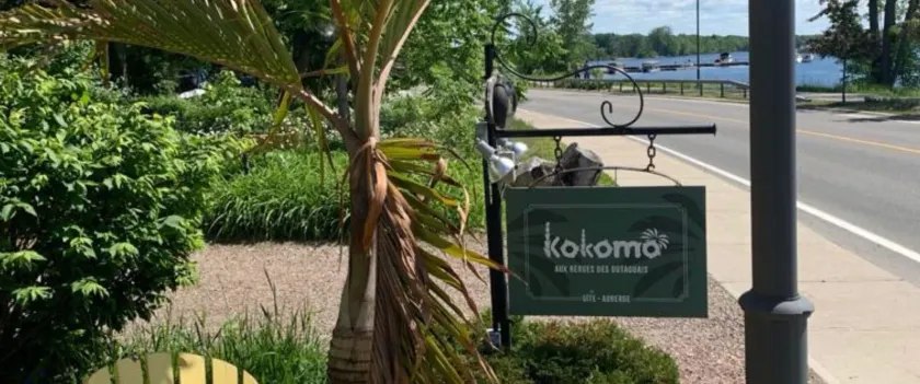 Kokomo INN Bed and Breakfast Ottawa-Gatineau's Only Tropical Riverfront B&B on the National Capital Cycling Pathway Route Verte #1 - for Adults Only - Chambre d'hôtes tropical aux berges des Outaouais BnB #17542O - Image 1