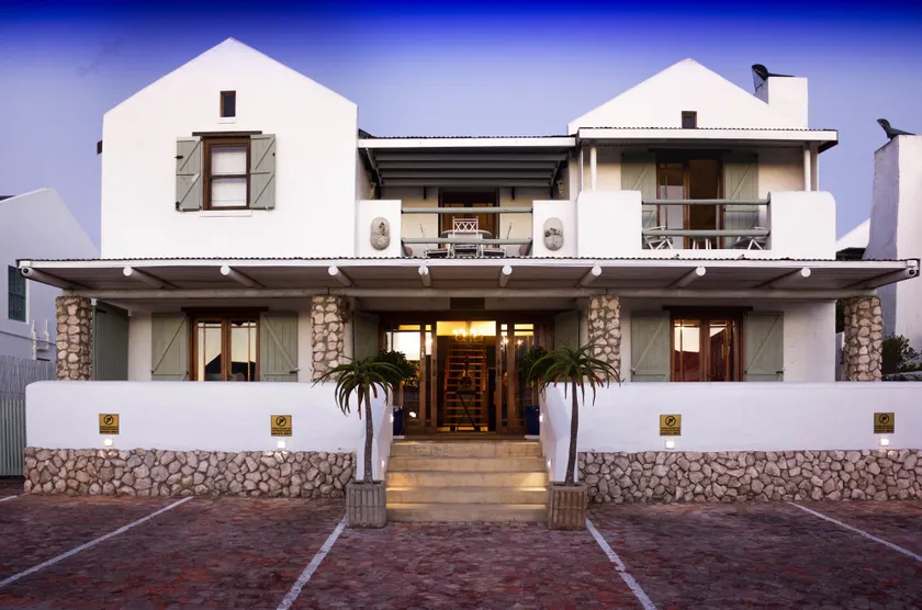 Paternoster Manor - Image 1