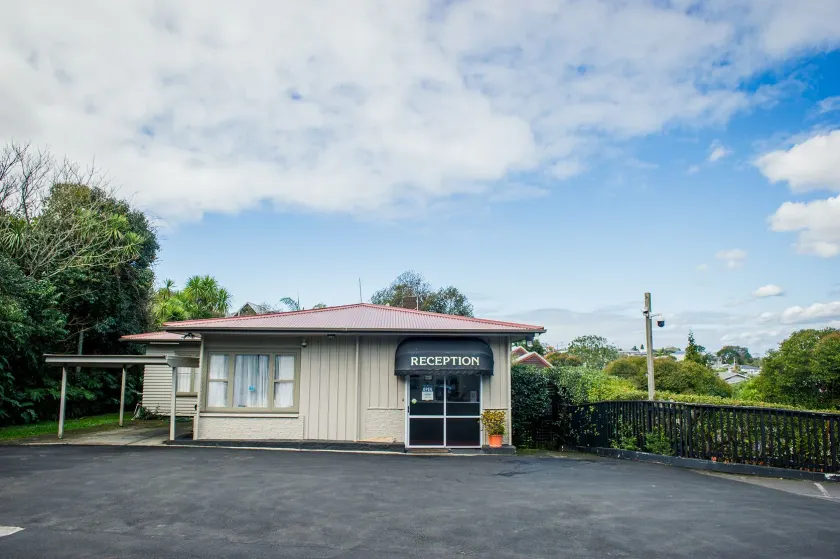 Touchwood Motor Inn & Inner City Camping Ground - Image 1