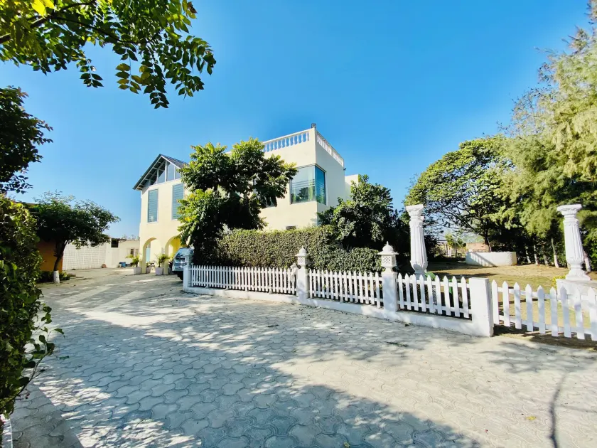 Spring Gardens and Farmstay - Image 1