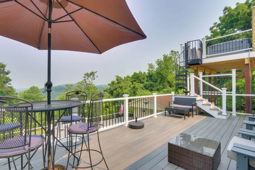 Harpers Ferry Home w/ Private Pool & Hot Tub! - Intérieur