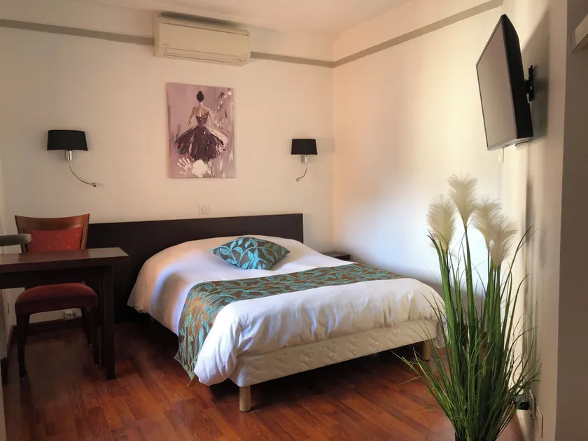 L'EMBLEME - BOUTIQUE HOTEL - Image 1