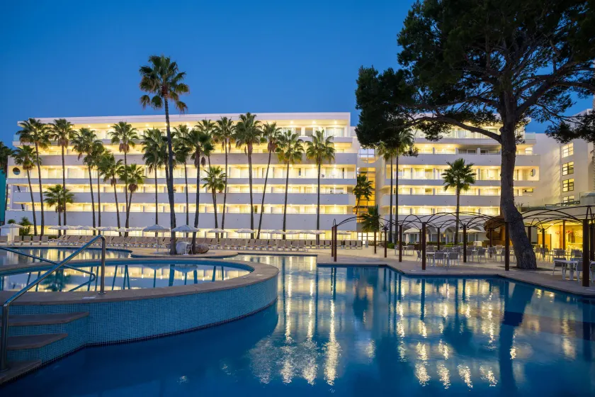 Iberostar Waves Cristina - Image 1