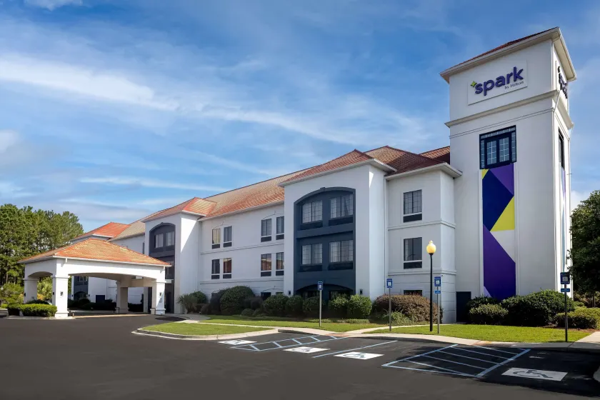 Spark by Hilton Savannah Airport - Image 1