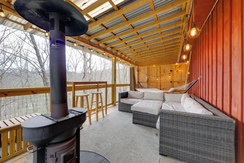 Cozy Cabin By Gsmnp! Soaking Tub, Views + Fire Pit - Image 1