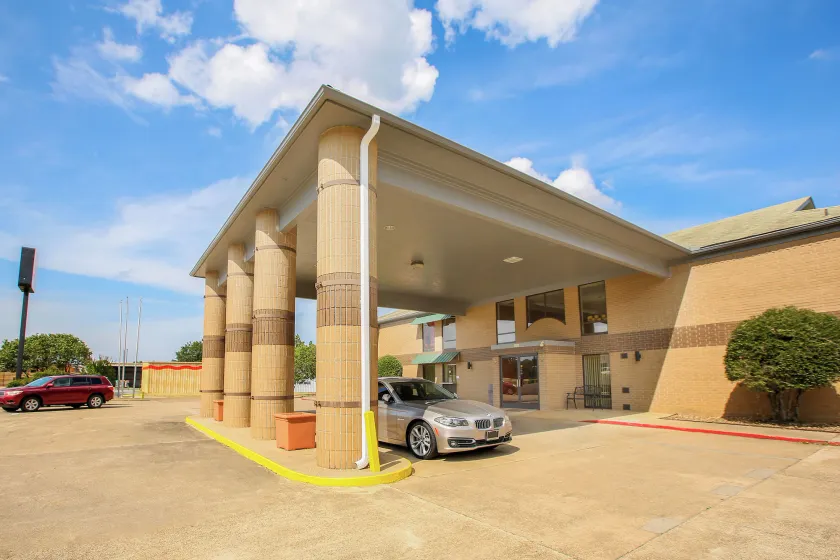 OYO Hotel Texarkana Trinity AR Hwy I-30 - Image 1