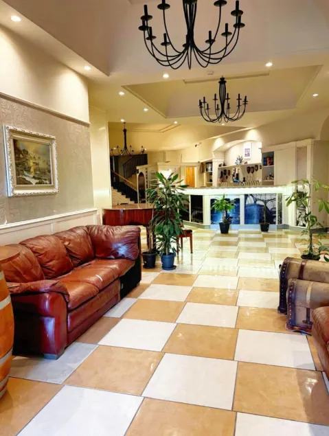 Business Hotel - Image 1