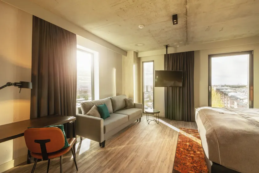 Holiday Inn - the niu, Fender Amsterdam - Camera