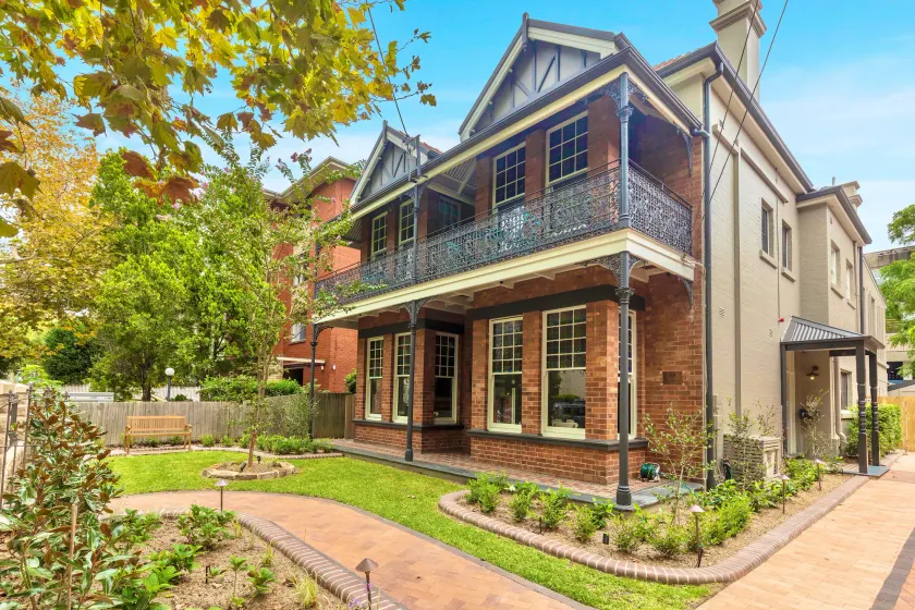 Dalziel Lodge - Image 1