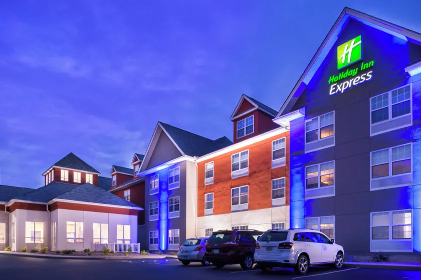 Holiday Inn Express Mystic by IHG - Image 1