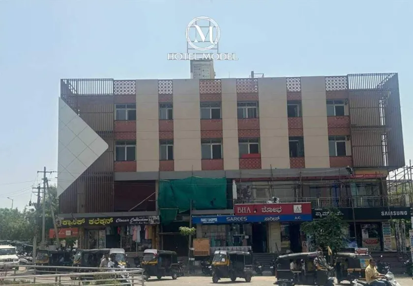 Model Grand Inn - Image 1