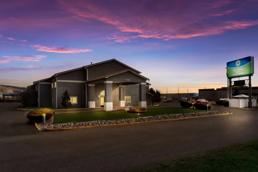 SureStay Hotel by Best Western Grants - Image 1