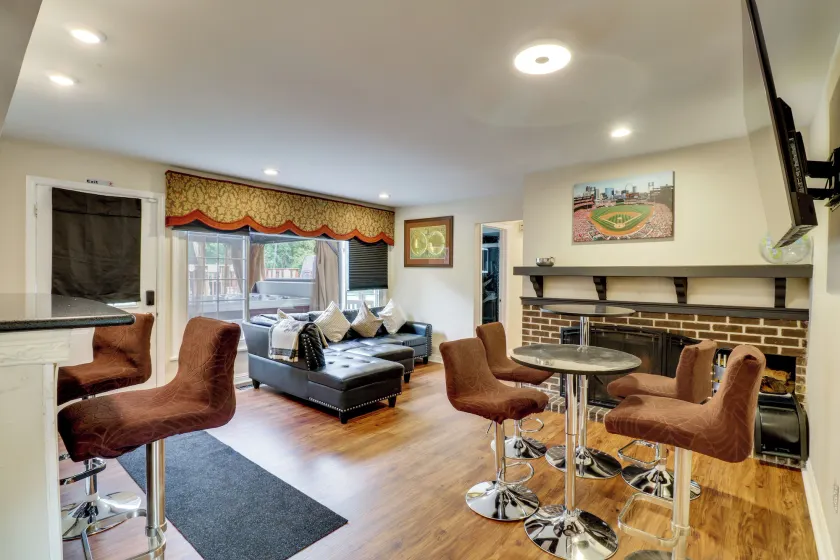 'Hidden Paradise' on 5 Acres w/ Hot Tub & Deck! - Image 1
