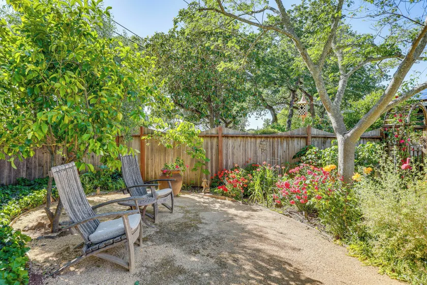 Romantic Casita w/ Garden + Deck 2 Miles to Plaza! - Image 1