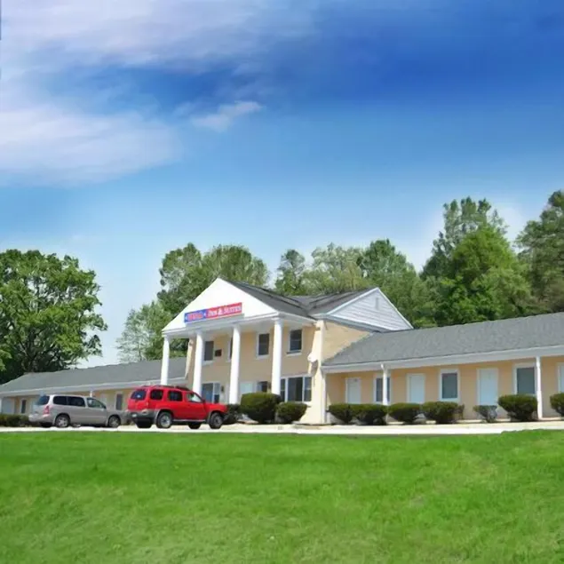 USA Inn and Suites Morgantown - Image 1