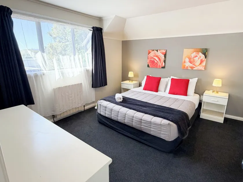 Champers Motor Inn - Image 1
