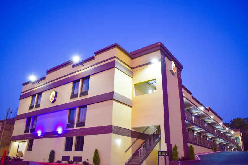 Super 8 by Wyndham Raleigh Downtown - Image 1
