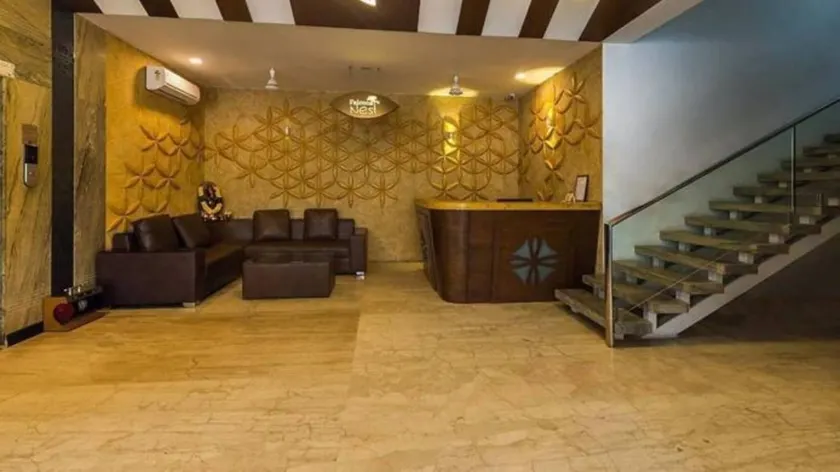 Cosy Room With Private Bath And Work Desk - Lobby