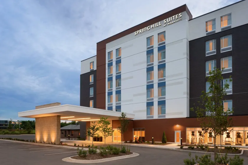 SpringHill Suites by Marriott Milwaukee West/Wauwatosa - Image 1
