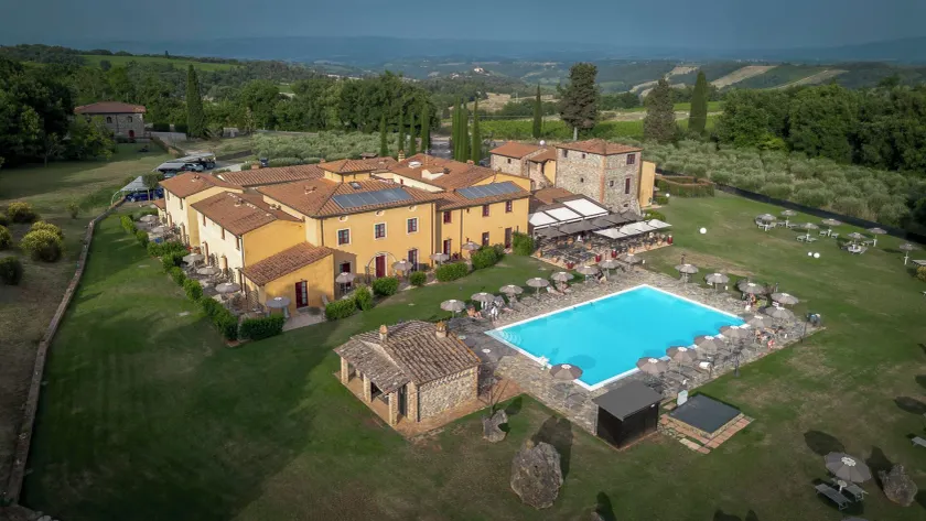 Hotel & Restaurant Casolare Le Terre Rosse - Image 1