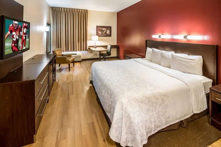 Red Roof Inn PLUS Long Island - Garden City - Image 1