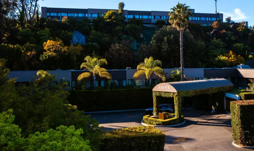 Luxe Sunset Boulevard Hotel - Image 1