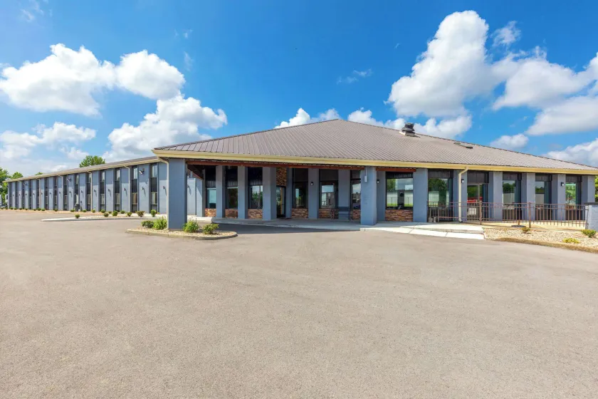 Days Inn by Wyndham Glasgow - Image 1
